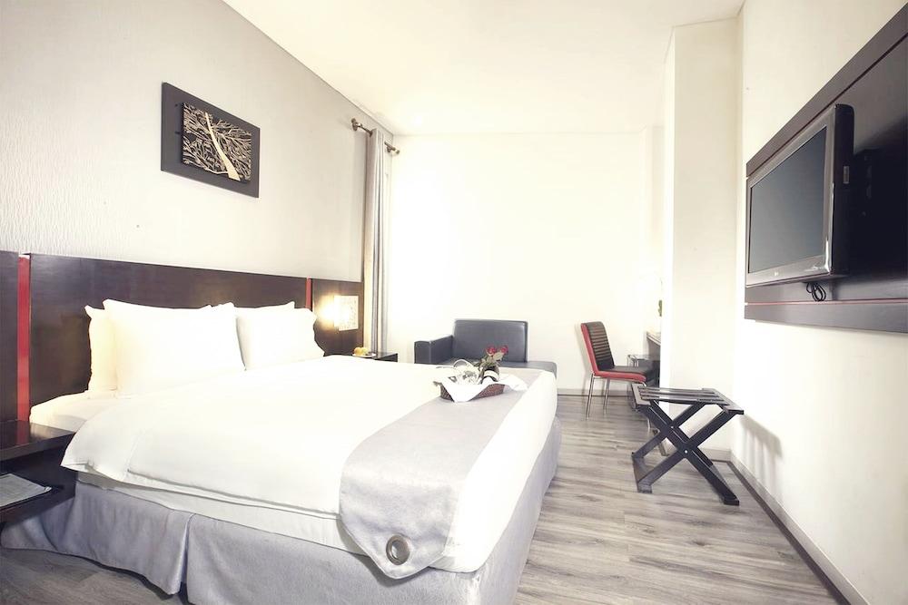 Oak Tree Urban Hotel Yakarta Exterior foto